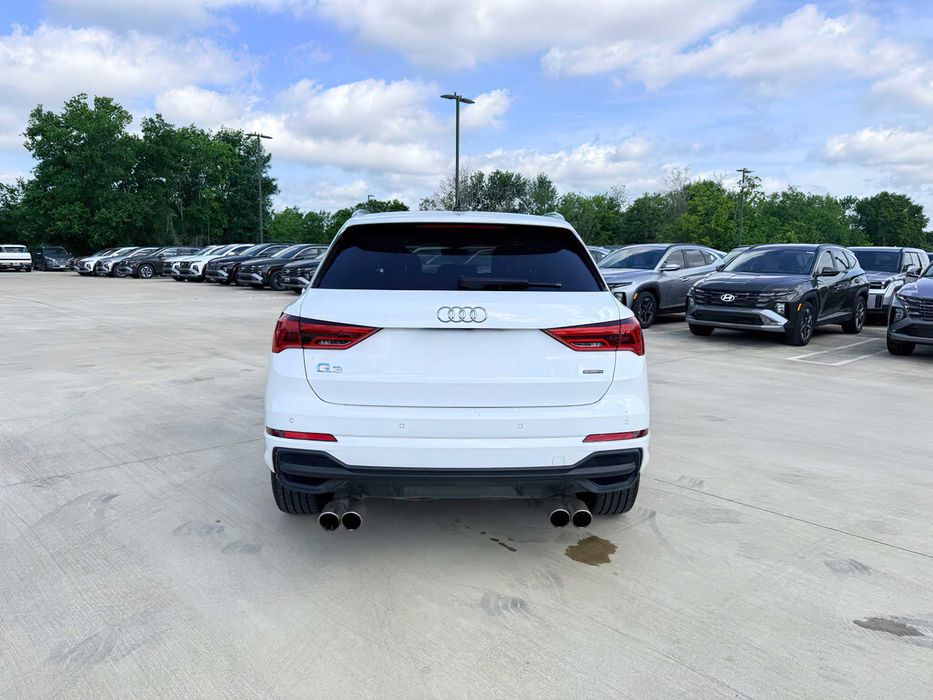 Audi Q3      2022