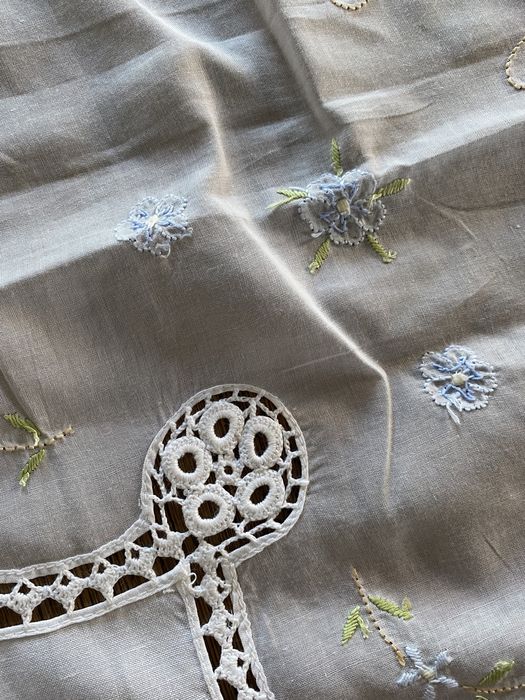 Toalha de mesa algodão com renda e bordado manual e 12 guardanapos