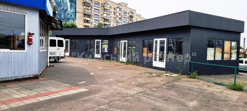 Продаж торгівельного приміщення 460 кв.м, пр-т .Шухевича 30