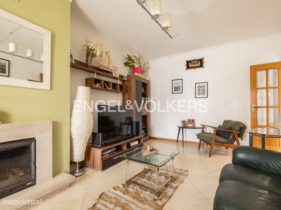 Apartamento T2 mobilado na Quinta do Texugo