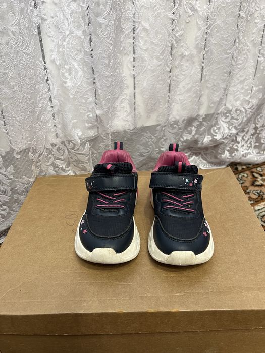 Кросівки на дівчинку, 25 розмір,