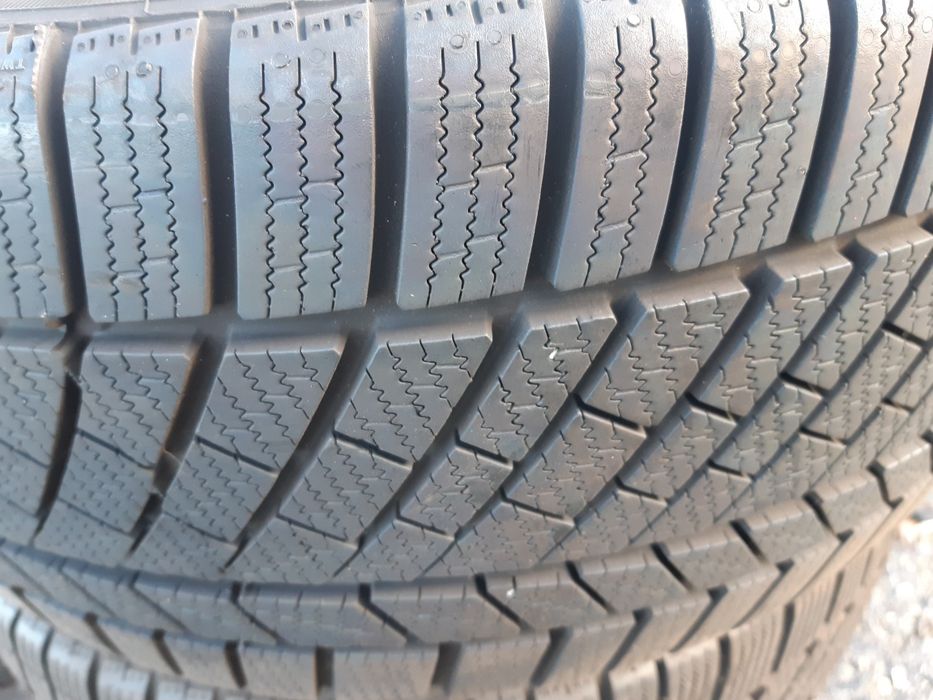 Opony 245/35 r19 Continental contiwintercontact TS 830 p