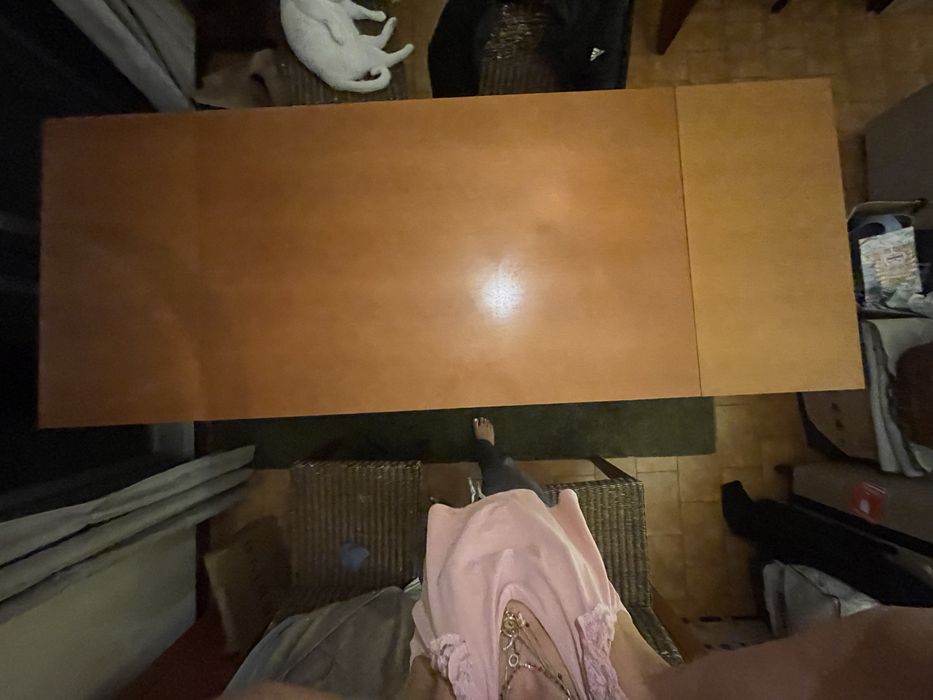 Mesa em madeira de Nogueira