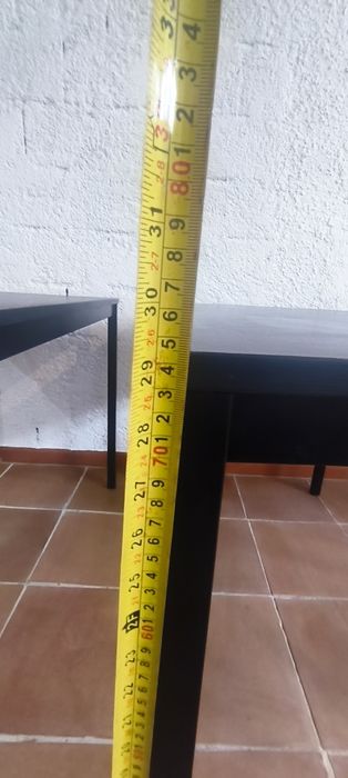 Mesa preta IKEA.