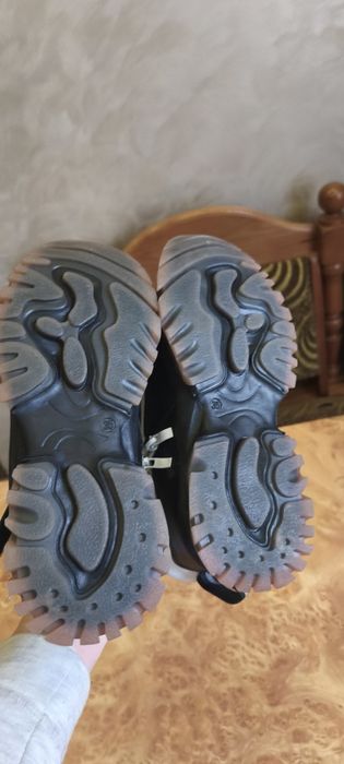 Кросівки зимові навів черевики стан нових