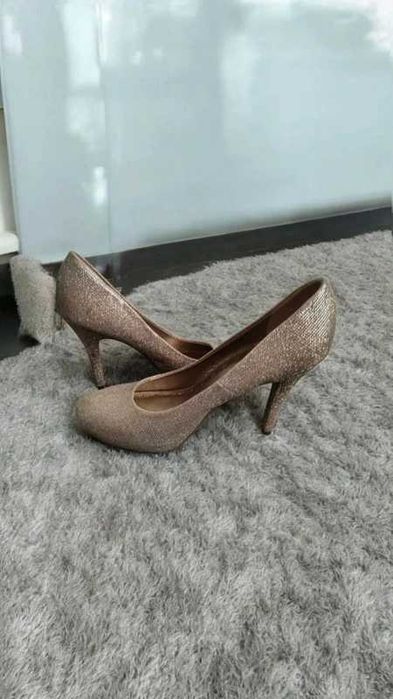 Złote brokatowe szpilki Catwalk rozm 39