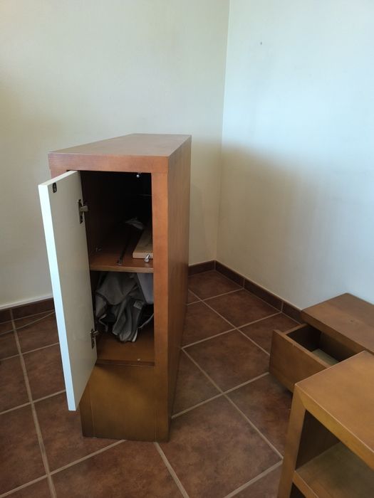 Várias peças de Mobiliário para quarto