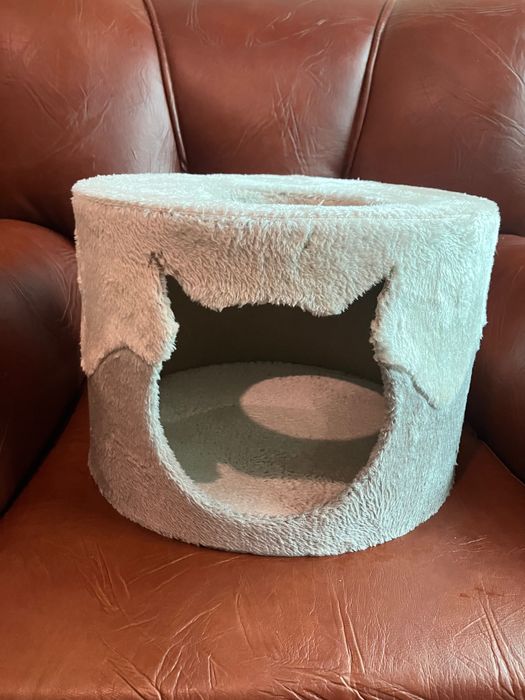Casa para gato com oferta de arranhador (Conjunto)