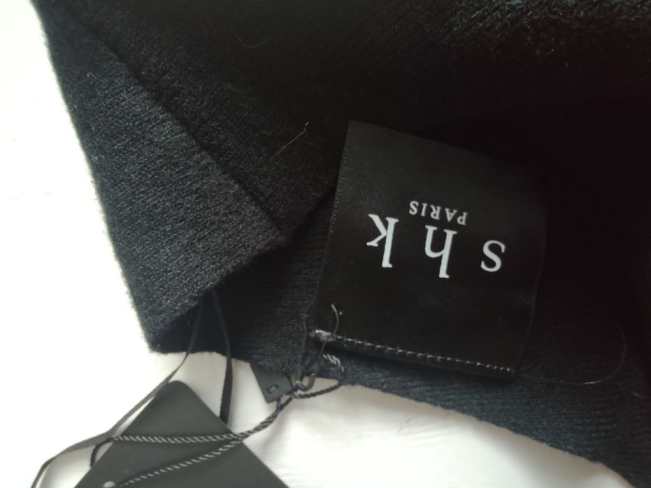 Sweter czarny shk Paris dekolt serek V r. M/L nowy metka