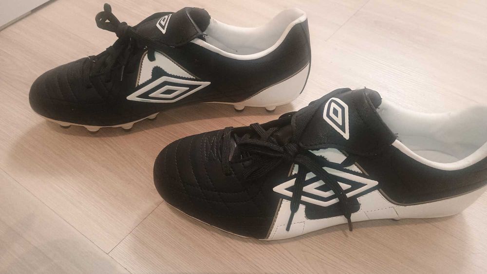 Buty piłkarskie nowe "Umbro"