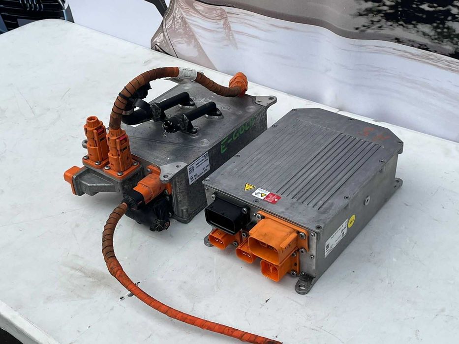 Vw Golf 7-7.5 блок зарядки 5qe915682k 5QE915681B GTE Audi A3 e-tron