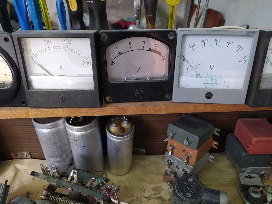 Амперметр, вольтметр.