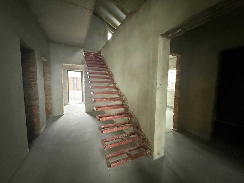 Продаж будинку з усіма комунікаціями на Авторинку