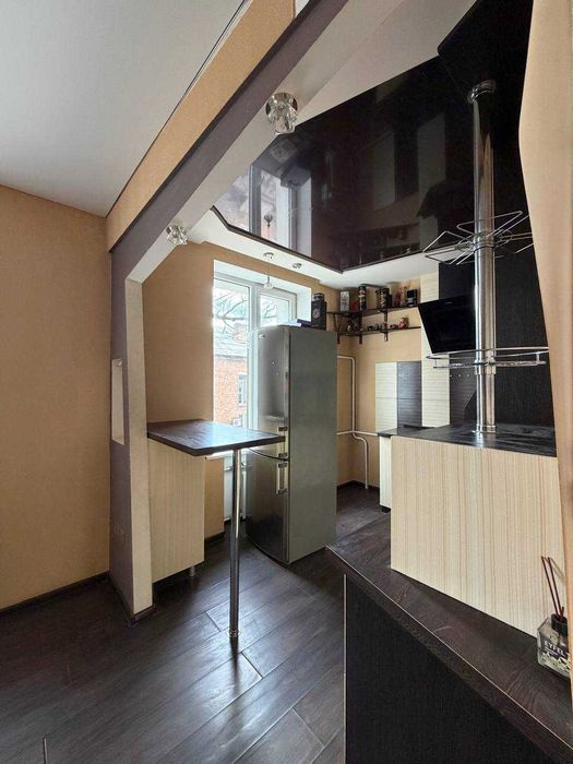 Продаж 2-кімнатної квартири — 96 квартал. Центр.