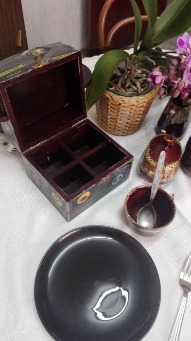 Conjunto Bule leiteira Açucareiro 6 Chávenas, caixa de chás, pratos