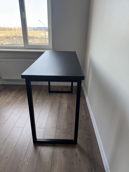 Продам стол черный