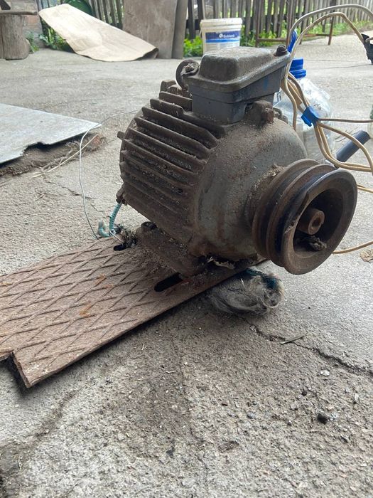 Продам асинхронный двигатель