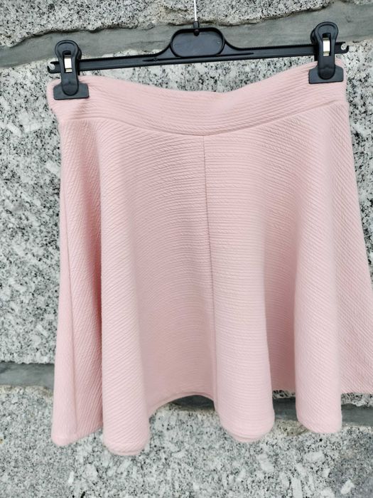 Saia rosa com detalhe dourado