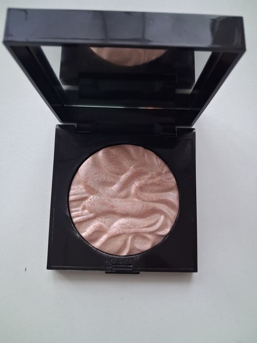 Laura Mercier rozświetlacz do twarzy