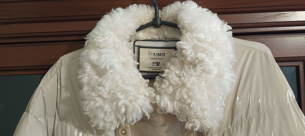 Пуховик жіночій лак