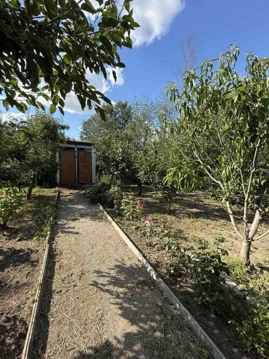 Продається двоповерхова дача, с. Терешки,  з власним озером у дворі