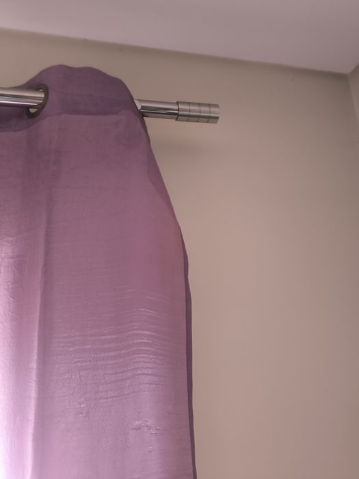 Dois varrãos com cortinas