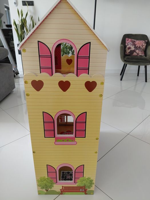 Domek dla lalek z mebelkami