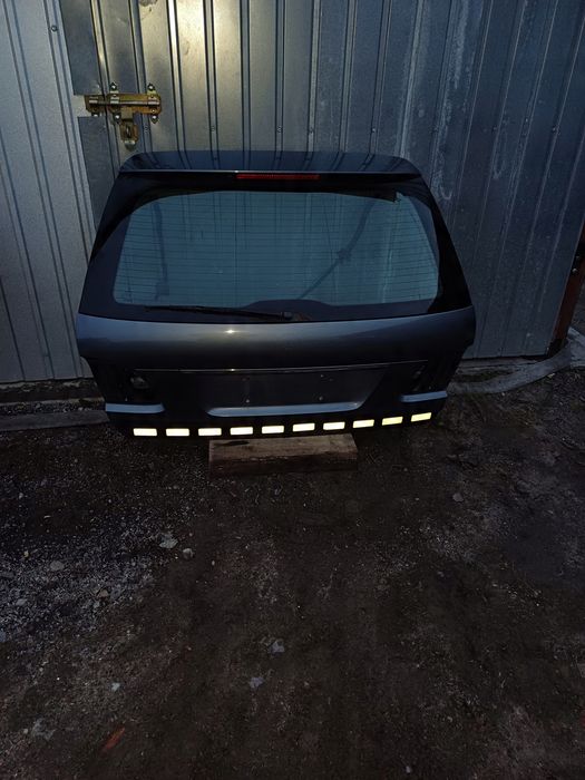 Mercedes W211 Klapa bagażnika tył Kombi 368 Szyba