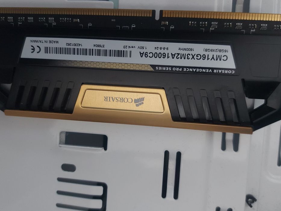Komputer stacjonarny i7 chłodzony ciecza/SSD 500GB