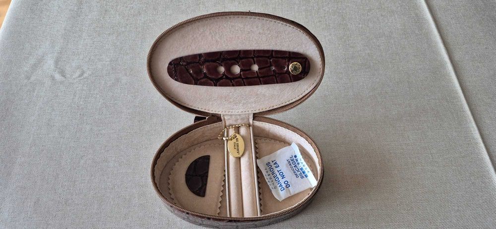 Porta joias ideal para viagem da marca Sir Rondo's