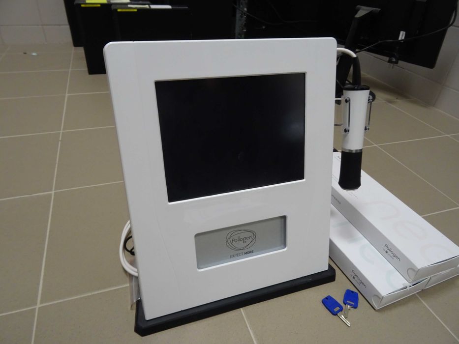 Urządzenie kosmetyczne Geneo by Pollogen do oczyszczania skóry