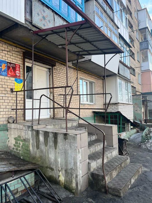 Вбудоване приміщення магазину  площею 62,2 кв.м,  м. Славута