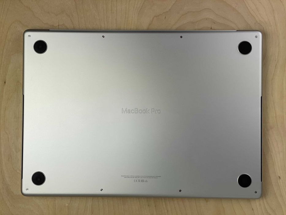 2021 MacBook Pro A2485 16" M1 PRO 16GB 1000GB
