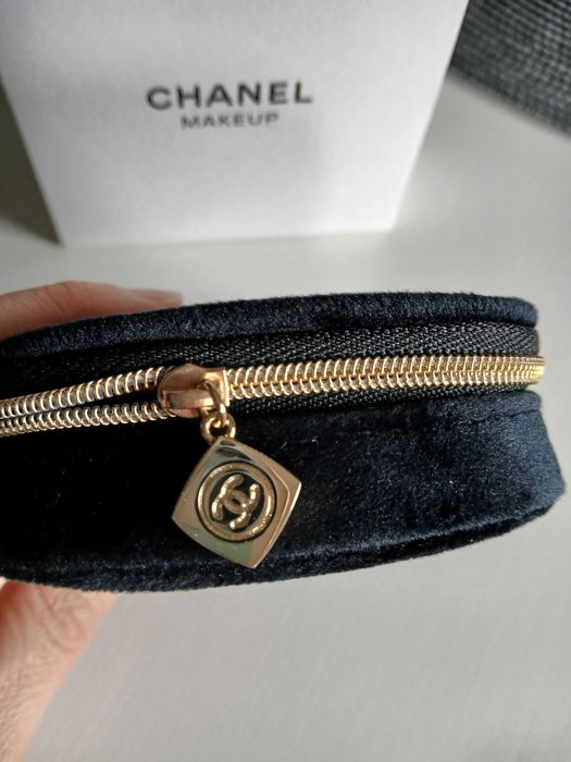 Chanel Etui  czarne z lusterkiem