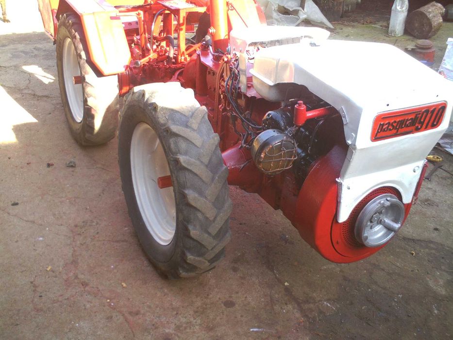 trator pasquali 21cv com frese e possibilidade de charrua
