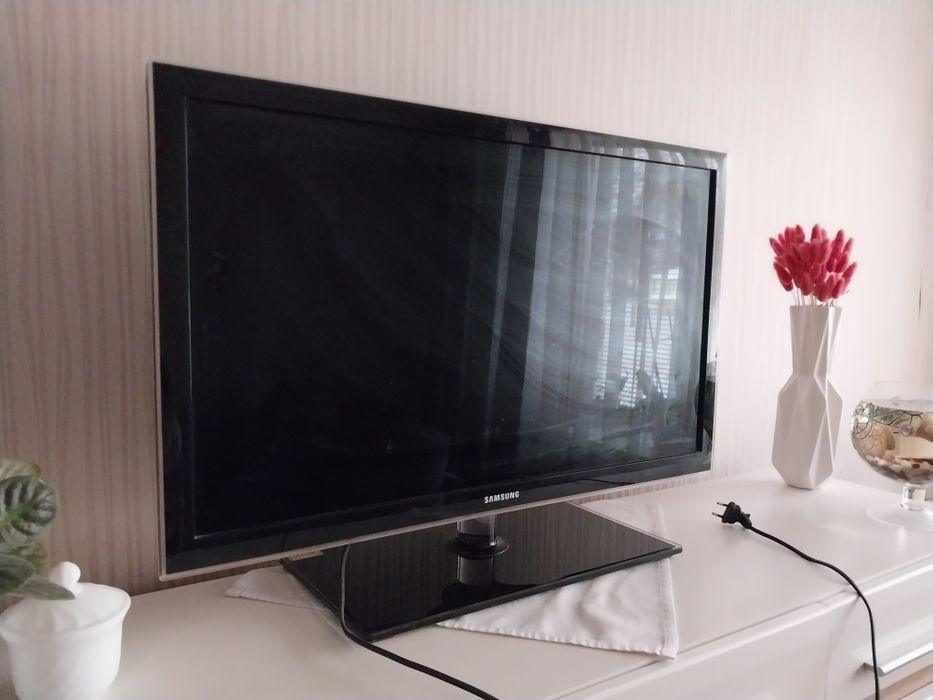LED-телевізор Samsung   32-дюймовий (81 см)