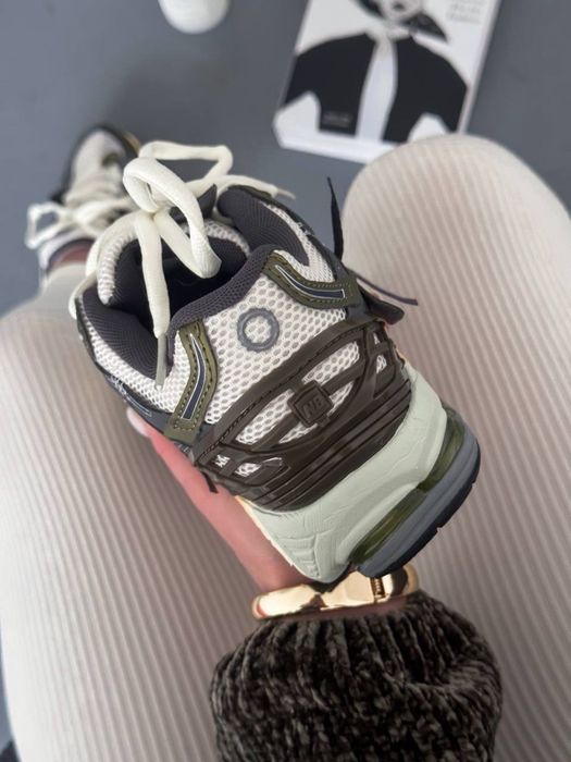 Спортивні жіночі кросівки New Balance 1906A Green хакі