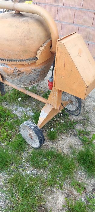 Dużą Betoniarka Mieszalnik Wywrot Na Korbkę 380v Transport