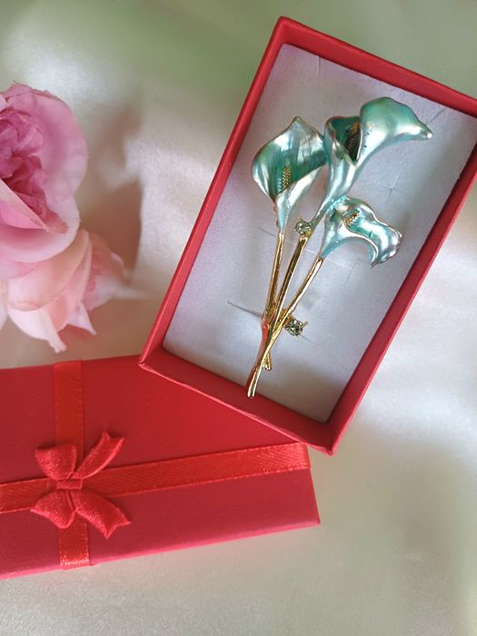 Broszka - Błękitne lilie.