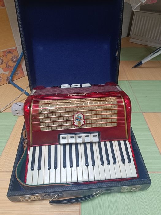 Продам акардеон Weltmeister