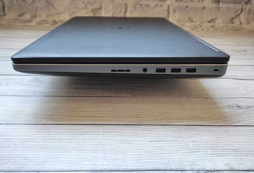 Dell Precision 7710 17.3" FHD i7-6820HQ/16GB/250GB/Nvidia M3000M 4GB