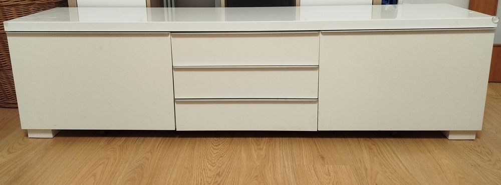 Móvel aparador IKEA Besta