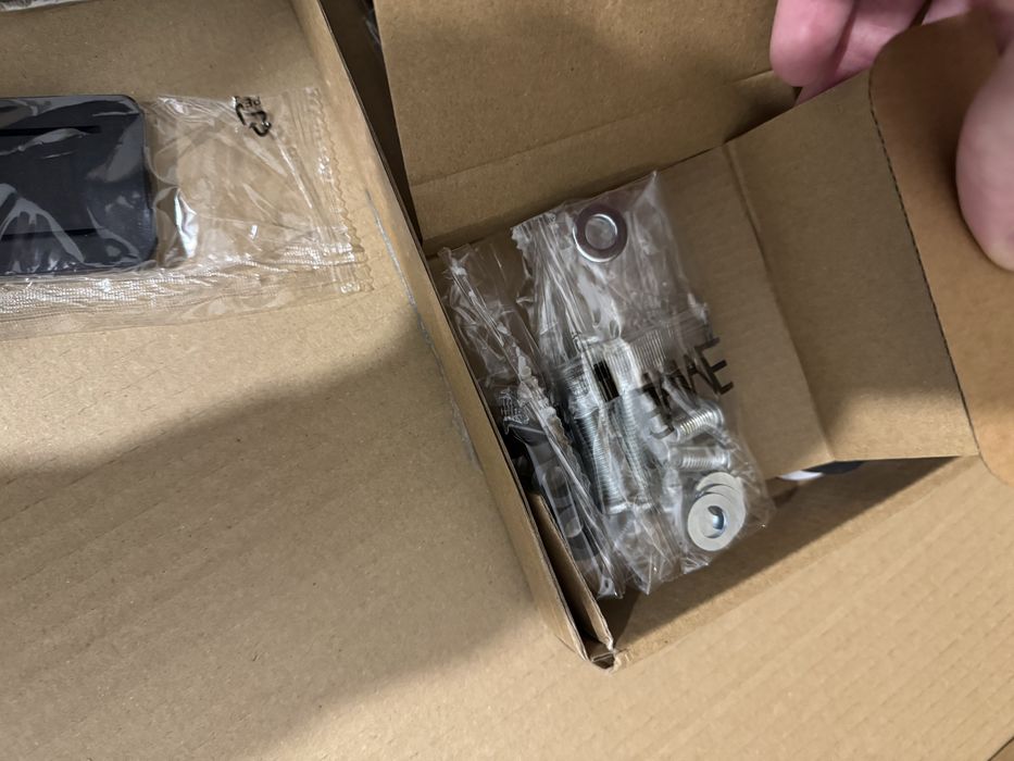 Uchwyt Tv ultra slim uniwersalny od 43 cali do 80cali