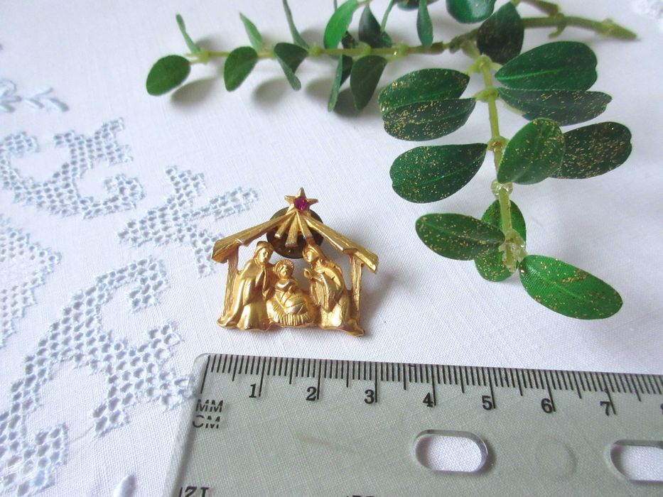 Szopka świąteczna broszka pin