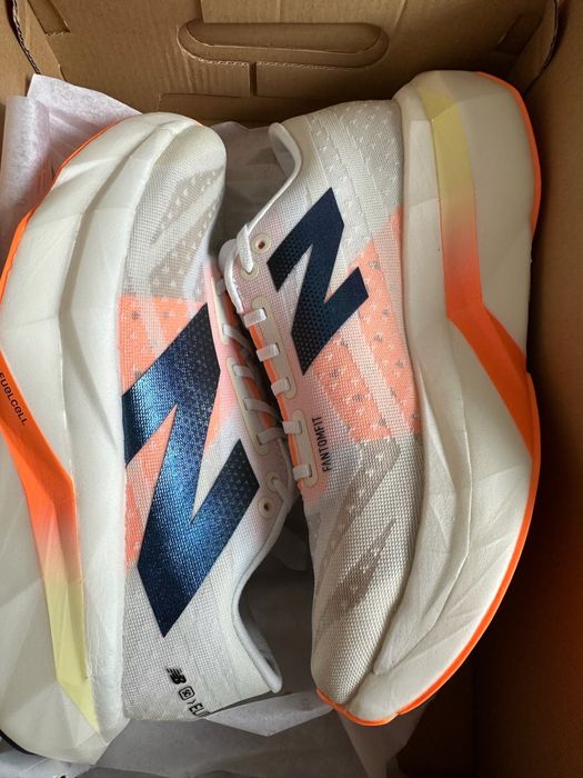 Tenis new balance  running fuelcell elite(novo)