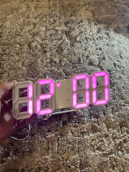 Електронний годинник  з LED освітленням
