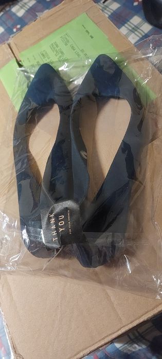 Dois pares de sapatos rasos