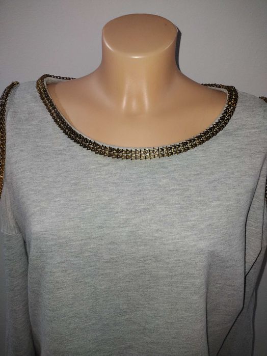 Bluza z wycięciem na rękawach