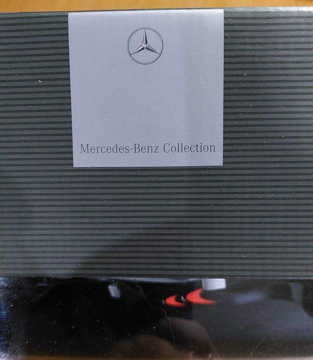 Miniatura Minichamps 1/18 McLaren Mercedes MP4/13 D. Coulthard #7 1998
