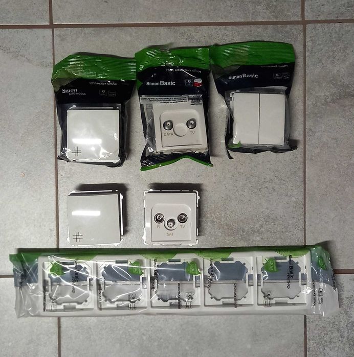 Gniazdo Data/Tv/Sat/R, ramka 5 moduł, włącznik krzyżowy i podwójny